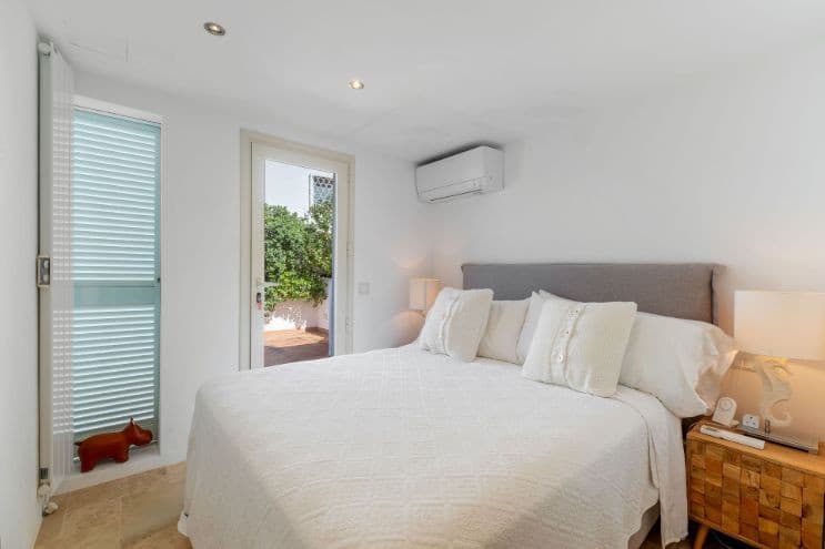 Three-bedroom apartment in Port d'Andratx featuring expansive port views - Gallery image 14