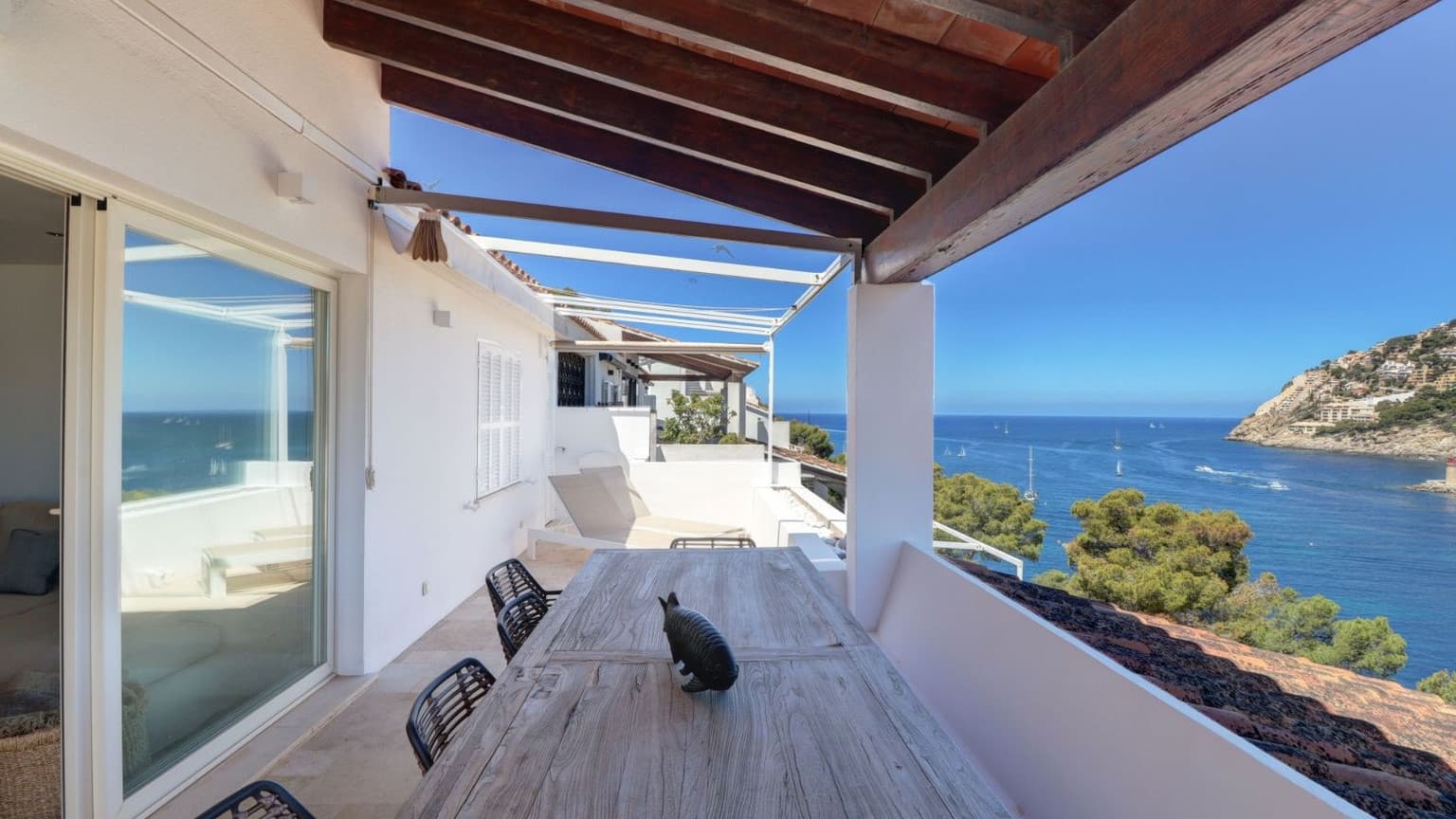 Three-bedroom apartment in Port d'Andratx featuring expansive port views - Gallery image 4
