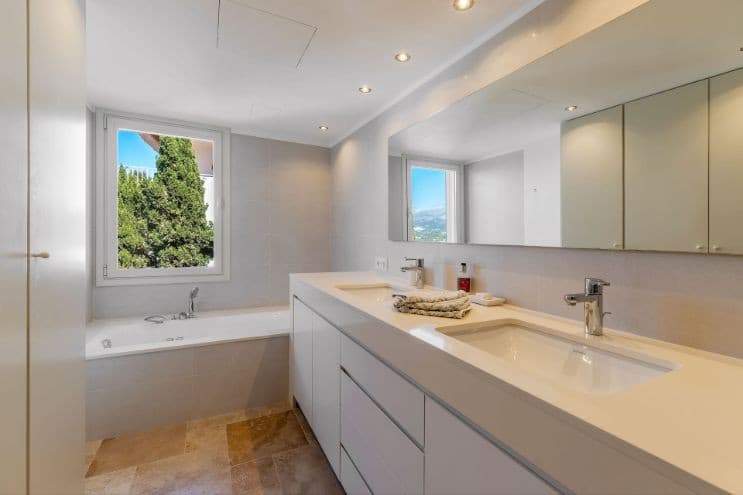 Three-bedroom apartment in Port d'Andratx featuring expansive port views - Gallery image 16
