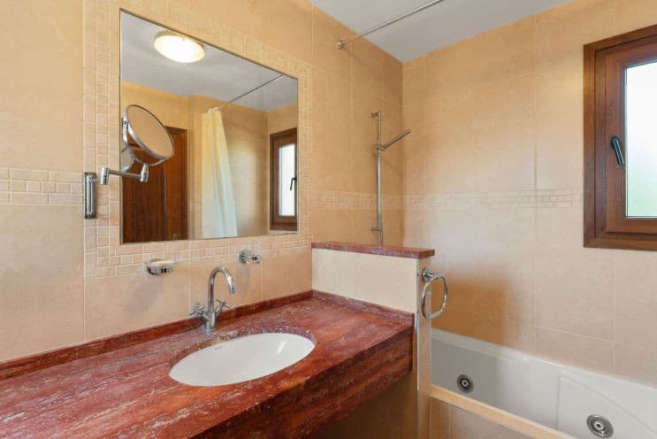 Luxurious 3-Bed Home in Nova Santa Ponsa with Golf Views and Pool - Gallery image 15