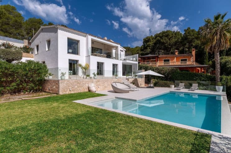 Recently reformed Villa for sale in Camp de Mar - Gallery image 3