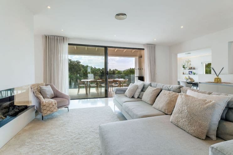 Recently reformed Villa for sale in Camp de Mar - Gallery image 12