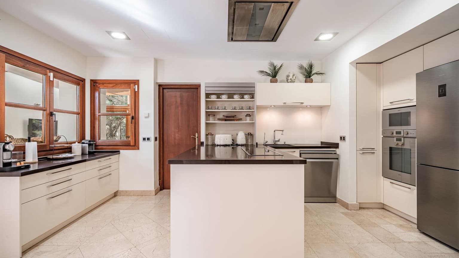 Spacious 4-Bed Villa in Santa Ponsa with Pool - Gallery image 4