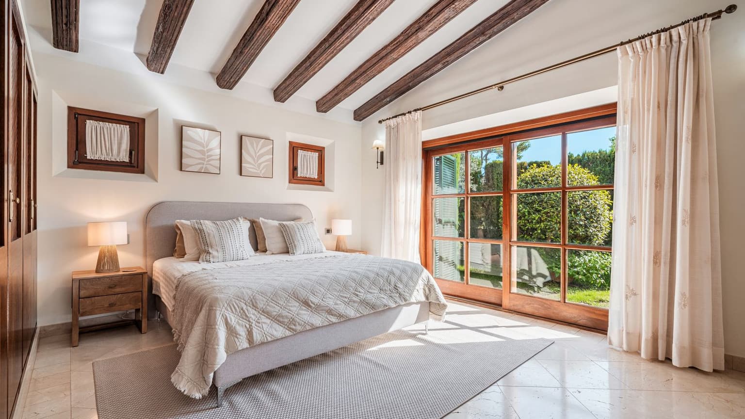 Spacious 4-Bed Villa in Santa Ponsa with Pool - Gallery image 6