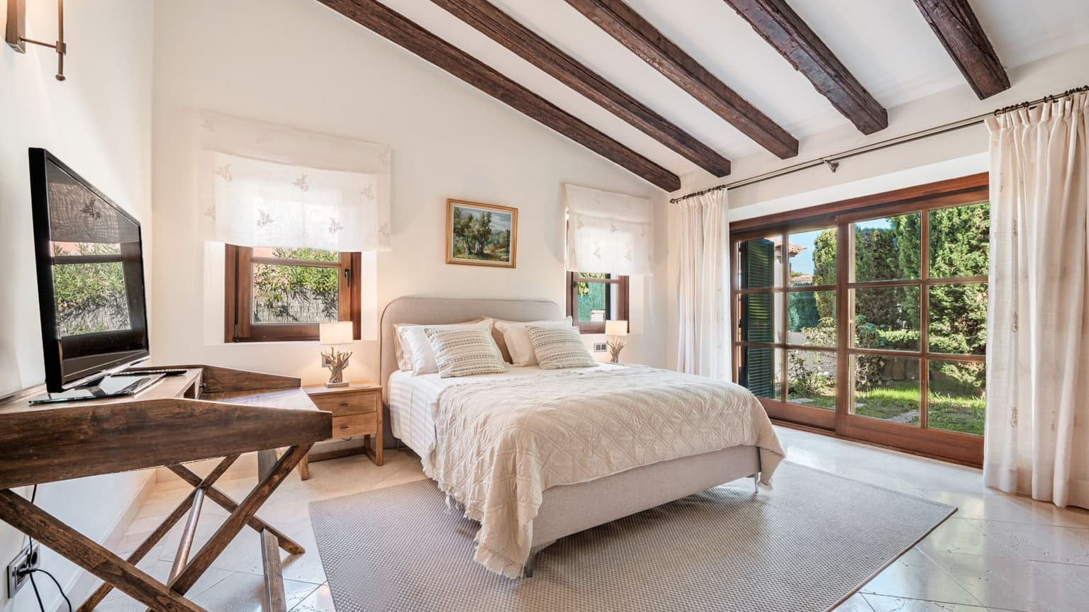 Spacious 4-Bed Villa in Santa Ponsa with Pool - Gallery image 7