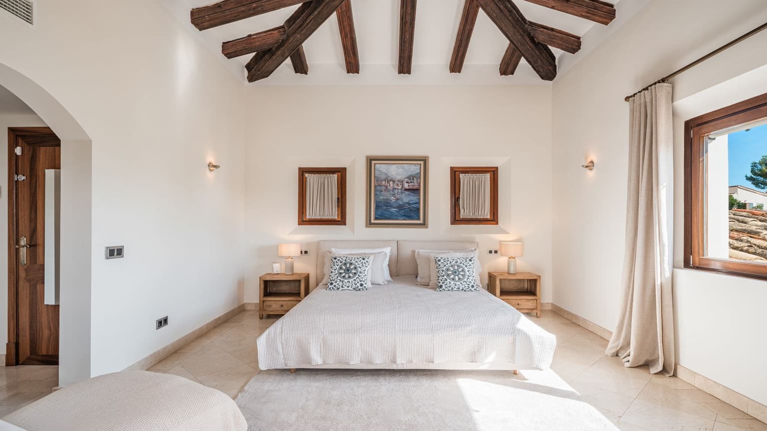 Spacious 4-Bed Villa in Santa Ponsa with Pool - Gallery image 10