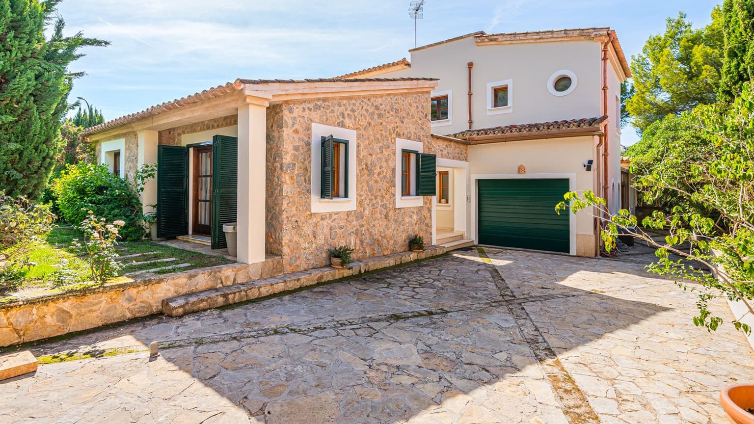 Spacious 4-Bed Villa in Santa Ponsa with Pool - Gallery image 1